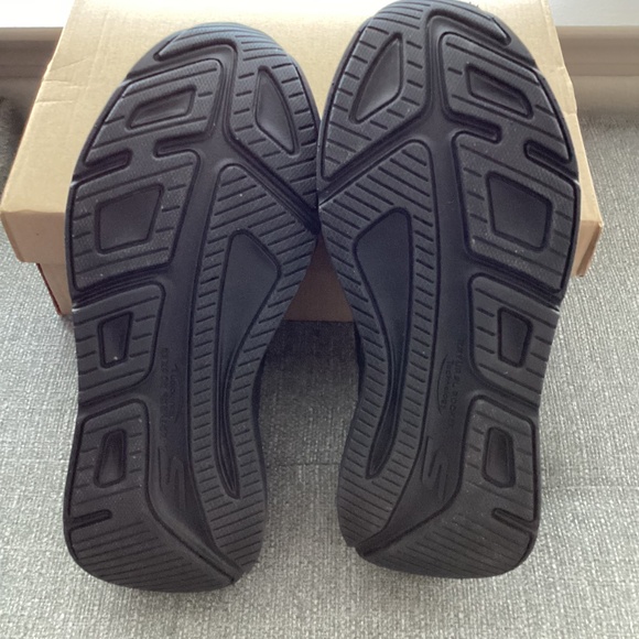 Skechers Women's Max Cushioning Elite 2.0 - Becca Slip-On Boots, size 8.5 - Picture 2 of 9